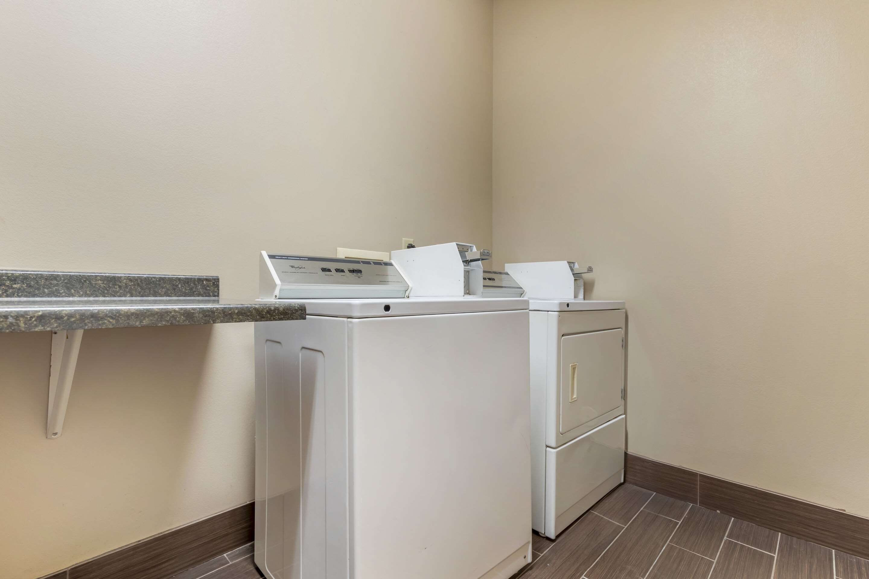 Guest laundry facilities | Comfort Inn & Suites Grinnell near I-80