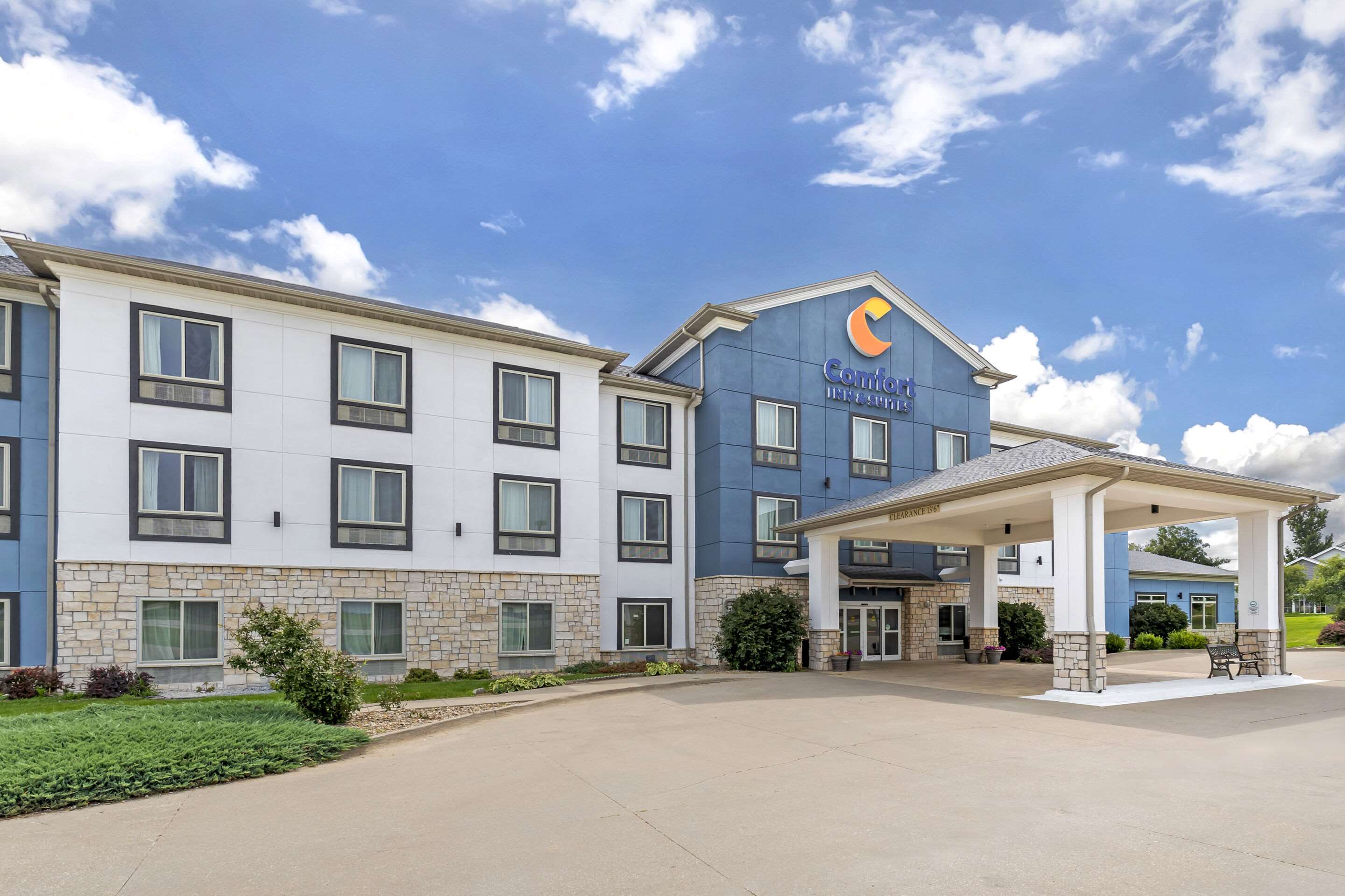 Hotel exterior | Comfort Inn & Suites Grinnell near I-80