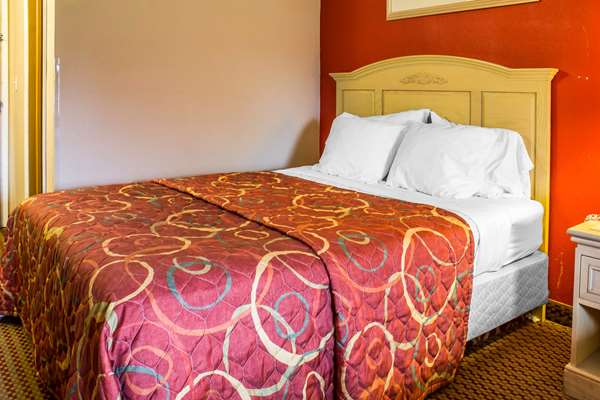  - Econo Lodge Inn & Suites Walnut - I-80, Exit 46