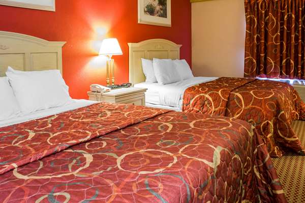  - Econo Lodge Inn & Suites Walnut - I-80, Exit 46