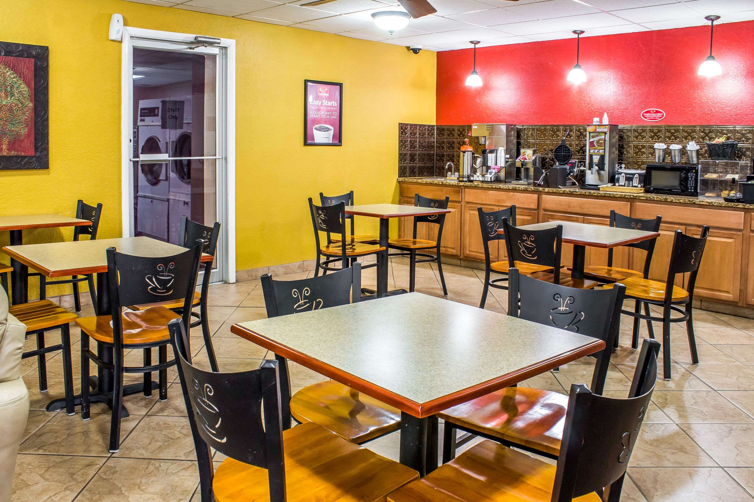 Breakfast area | Econo Lodge Inn & Suites
