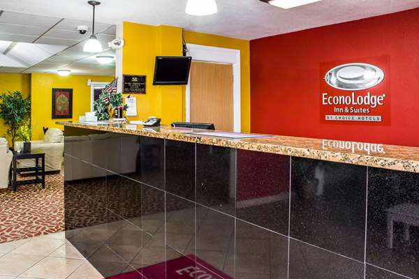  - Econo Lodge Inn & Suites Walnut - I-80, Exit 46
