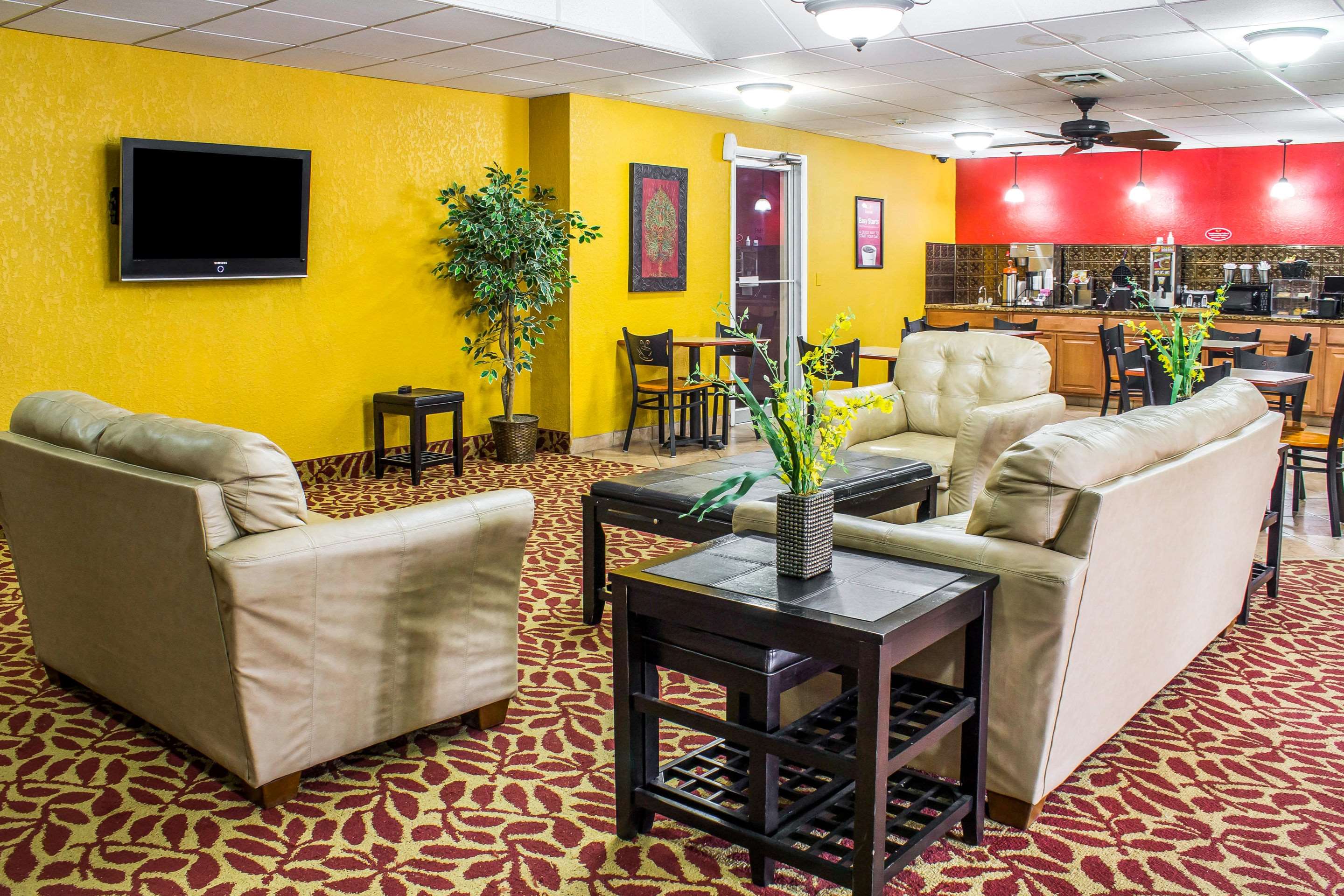 Hotel lobby | Econo Lodge Inn & Suites