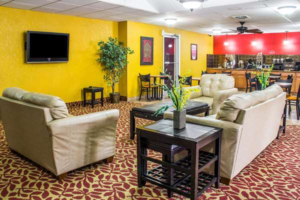  - Econo Lodge Inn & Suites Walnut - I-80, Exit 46