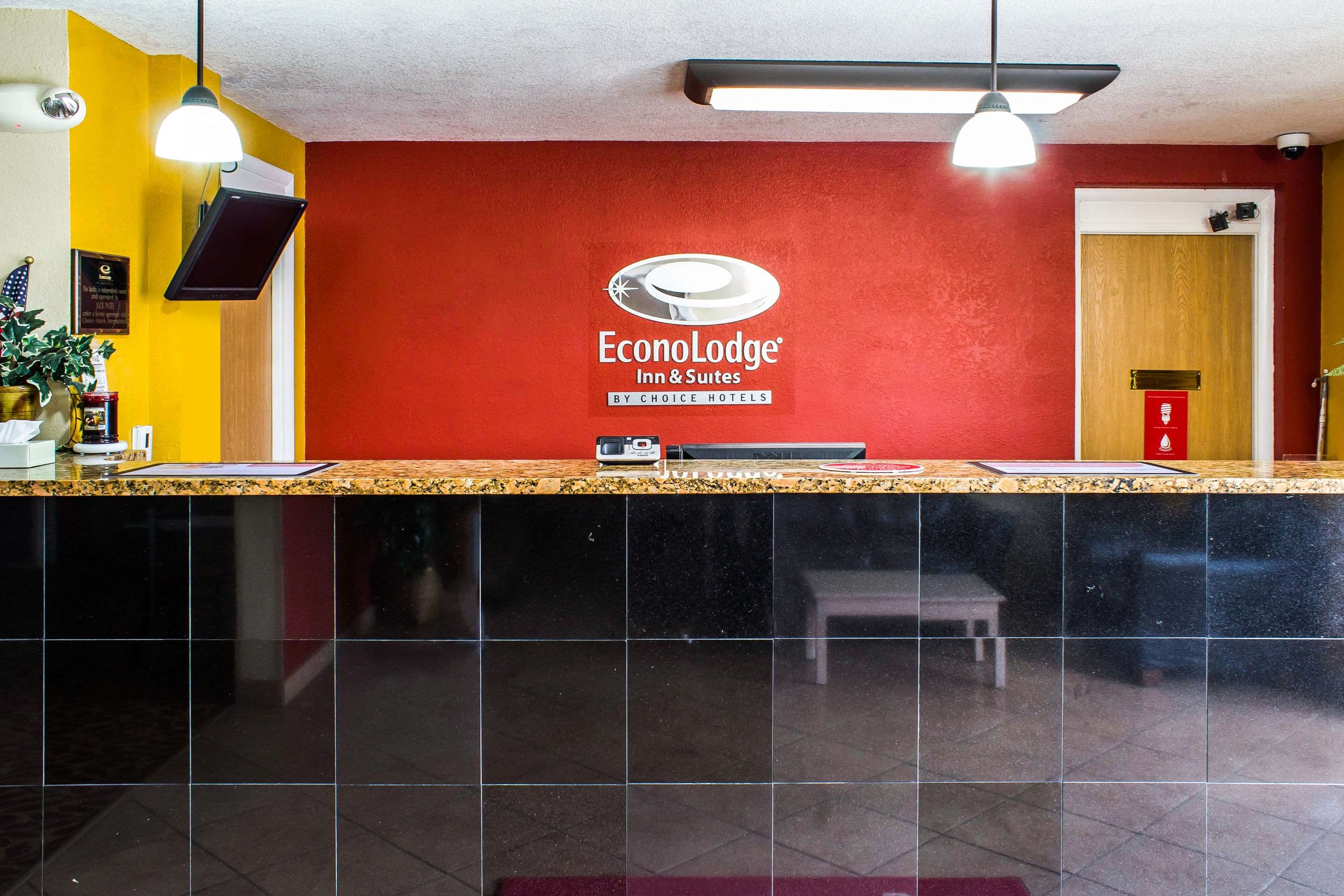 Hotel lobby | Econo Lodge Inn & Suites