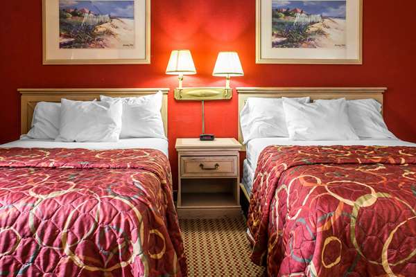  - Econo Lodge Inn & Suites Walnut - I-80, Exit 46