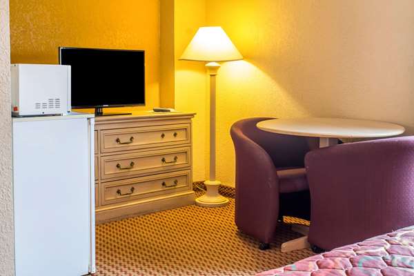  - Econo Lodge Inn & Suites Walnut - I-80, Exit 46