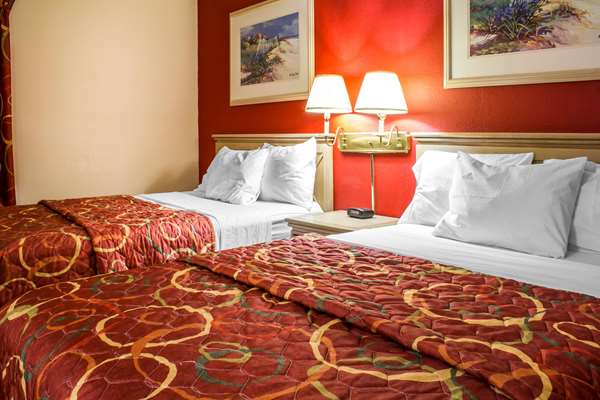  - Econo Lodge Inn & Suites Walnut - I-80, Exit 46