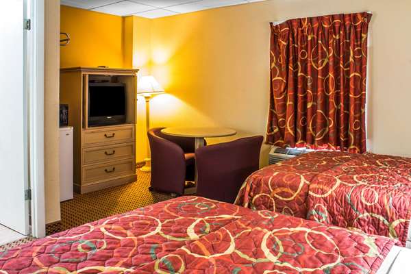  - Econo Lodge Inn & Suites Walnut - I-80, Exit 46