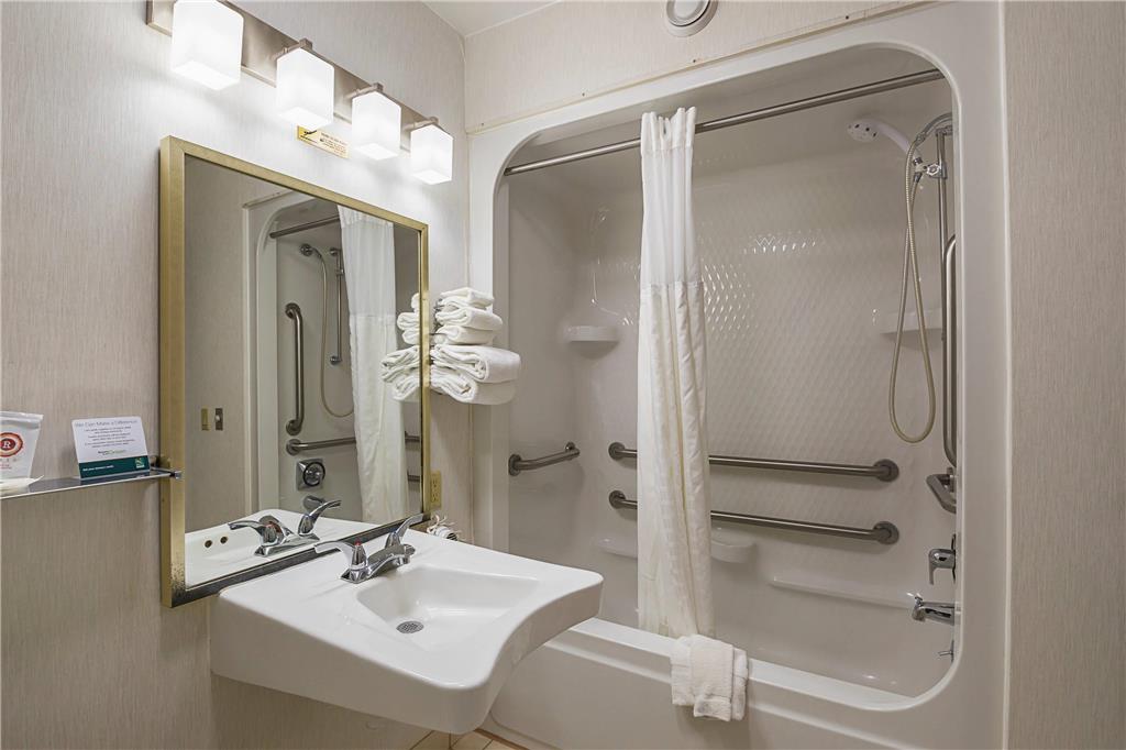 QUALITY INN WAVERLY-guestroom-Guest Room,Bathroom,On-Site.jpg