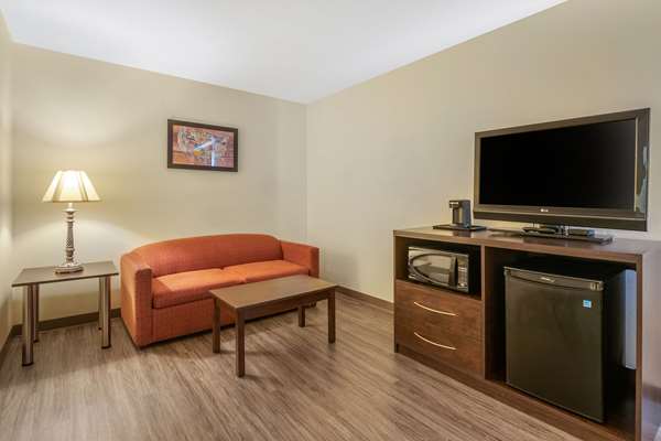 Suite - Econo Lodge Inn & Suites Fairgrounds Des Moines