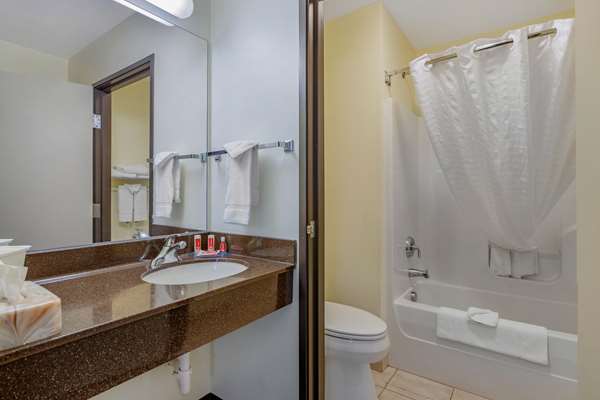  - Econo Lodge Inn & Suites Fairgrounds Des Moines