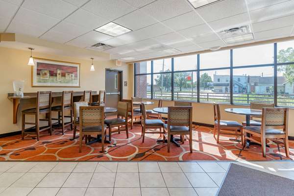 Amenities - Econo Lodge Inn & Suites Fairgrounds Des Moines