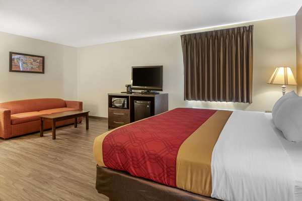Suite - Econo Lodge Inn & Suites Fairgrounds Des Moines
