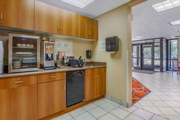 Amenities - Econo Lodge Inn & Suites Fairgrounds Des Moines