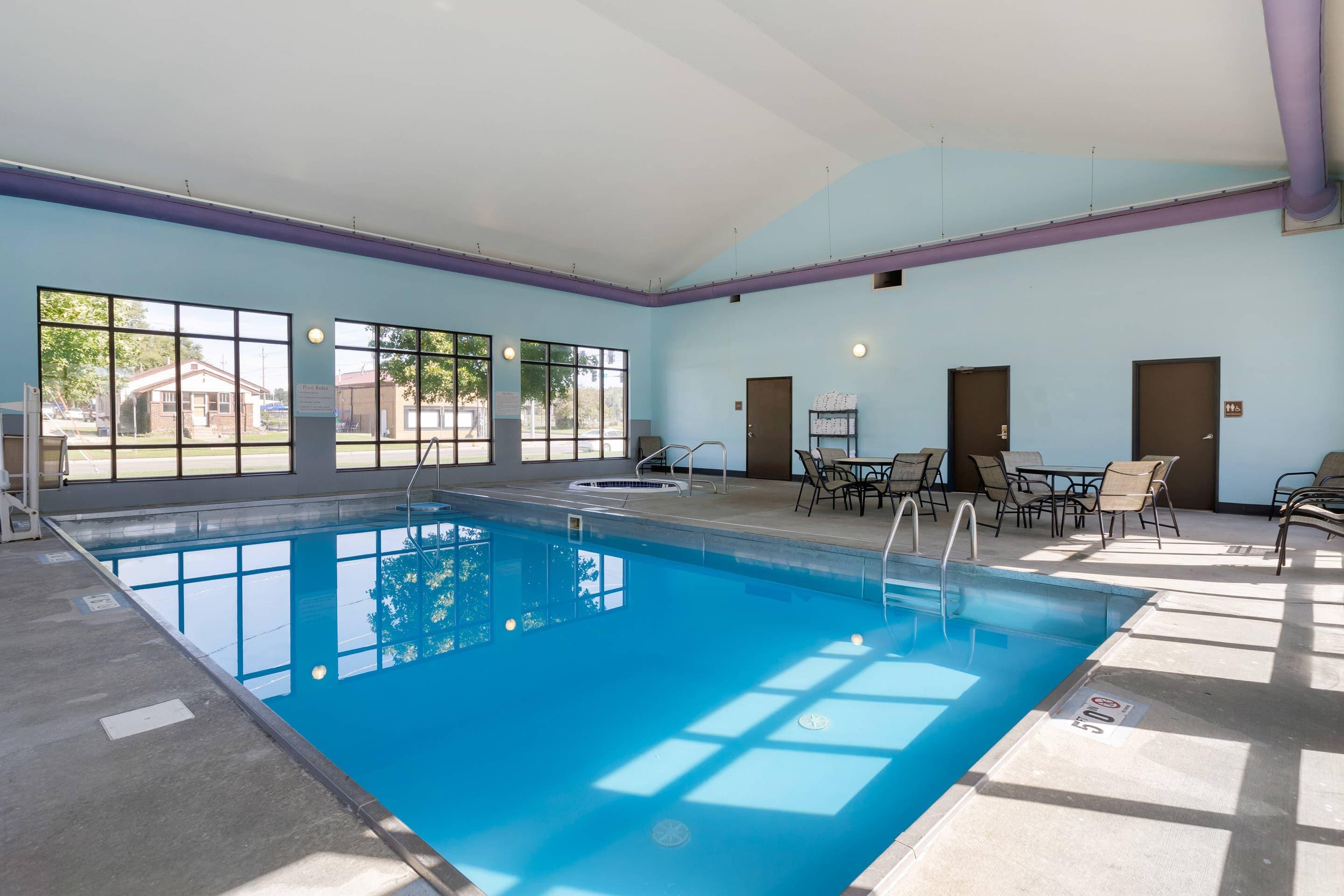 Indoor pool | Econo Lodge Inn & Suites Fairgrounds