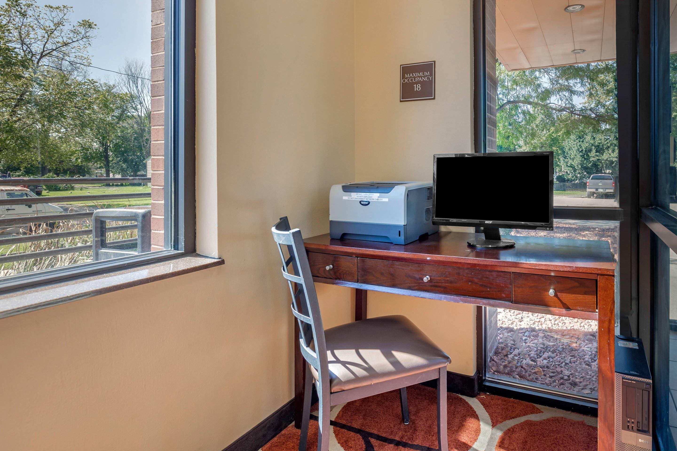 Business center | Econo Lodge Inn & Suites Fairgrounds
