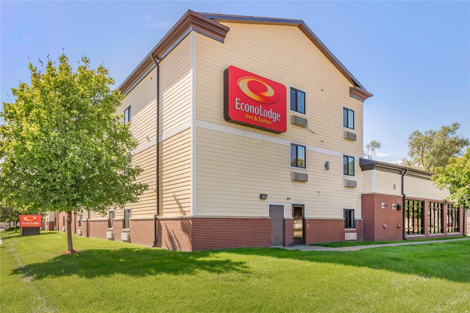 Econo Lodge Inn & Suites