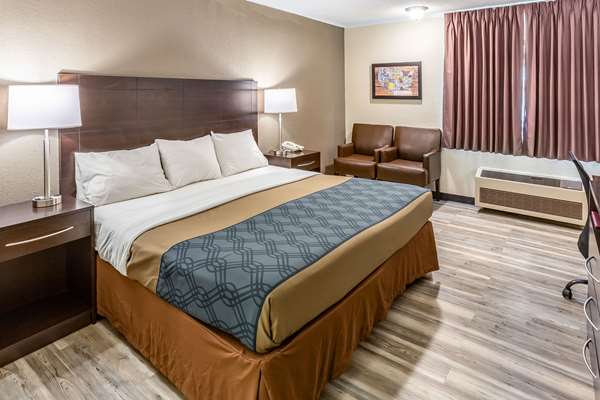  - Econo Lodge Inn & Suites Newton - I-80, Exit 164