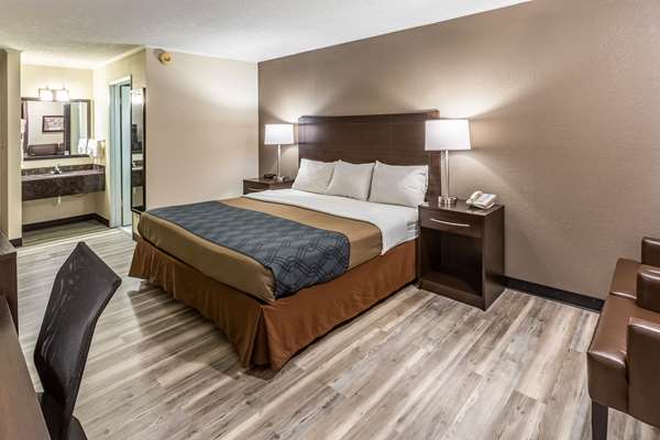  - Econo Lodge Inn & Suites Newton - I-80, Exit 164