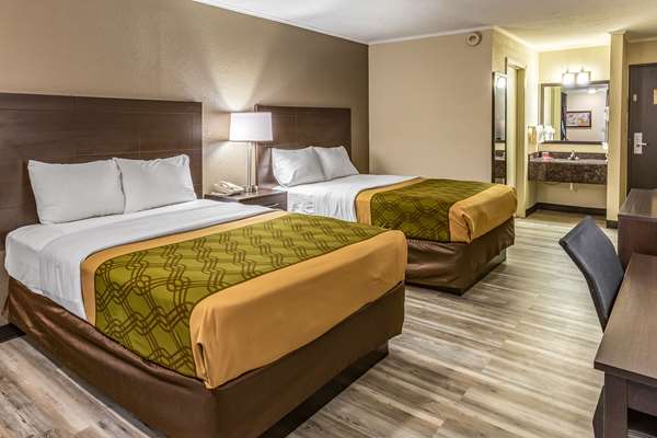  - Econo Lodge Inn & Suites Newton - I-80, Exit 164