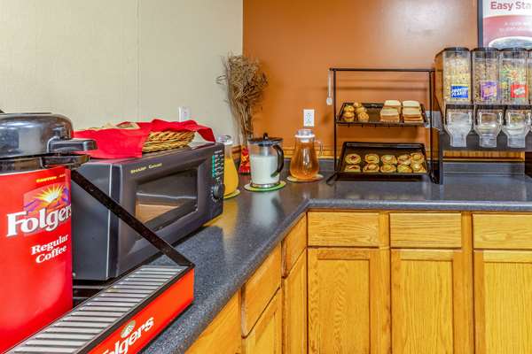 Amenities - Econo Lodge Inn & Suites Newton - I-80, Exit 164