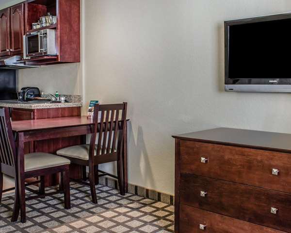  - MainStay Suites Coralville - I-80, Exit 240