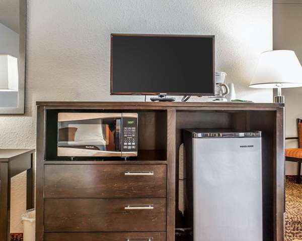  - Rodeway Inn Milford