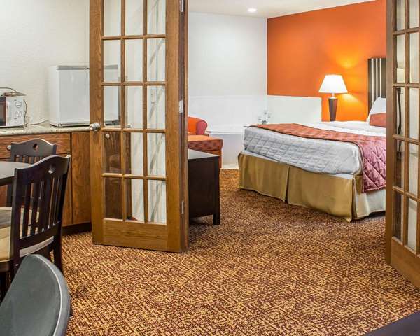 Suite - Rodeway Inn Milford