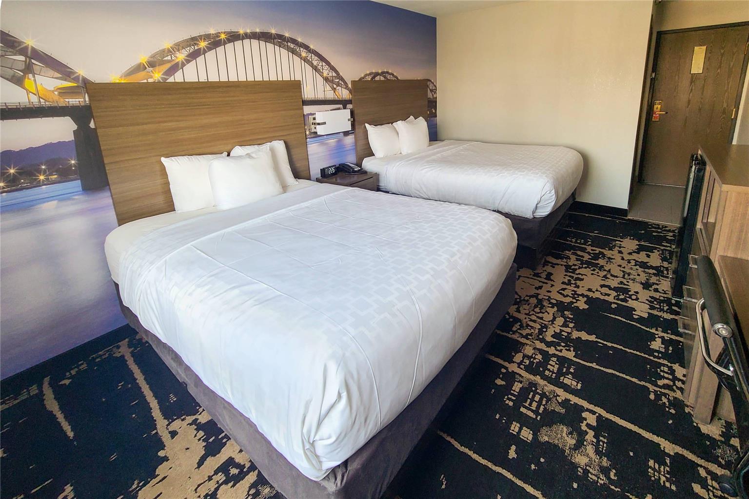 CLARION POINTE BETTENDORF - QUAD CI-guestroom-Guest Room,On-Site.jpg