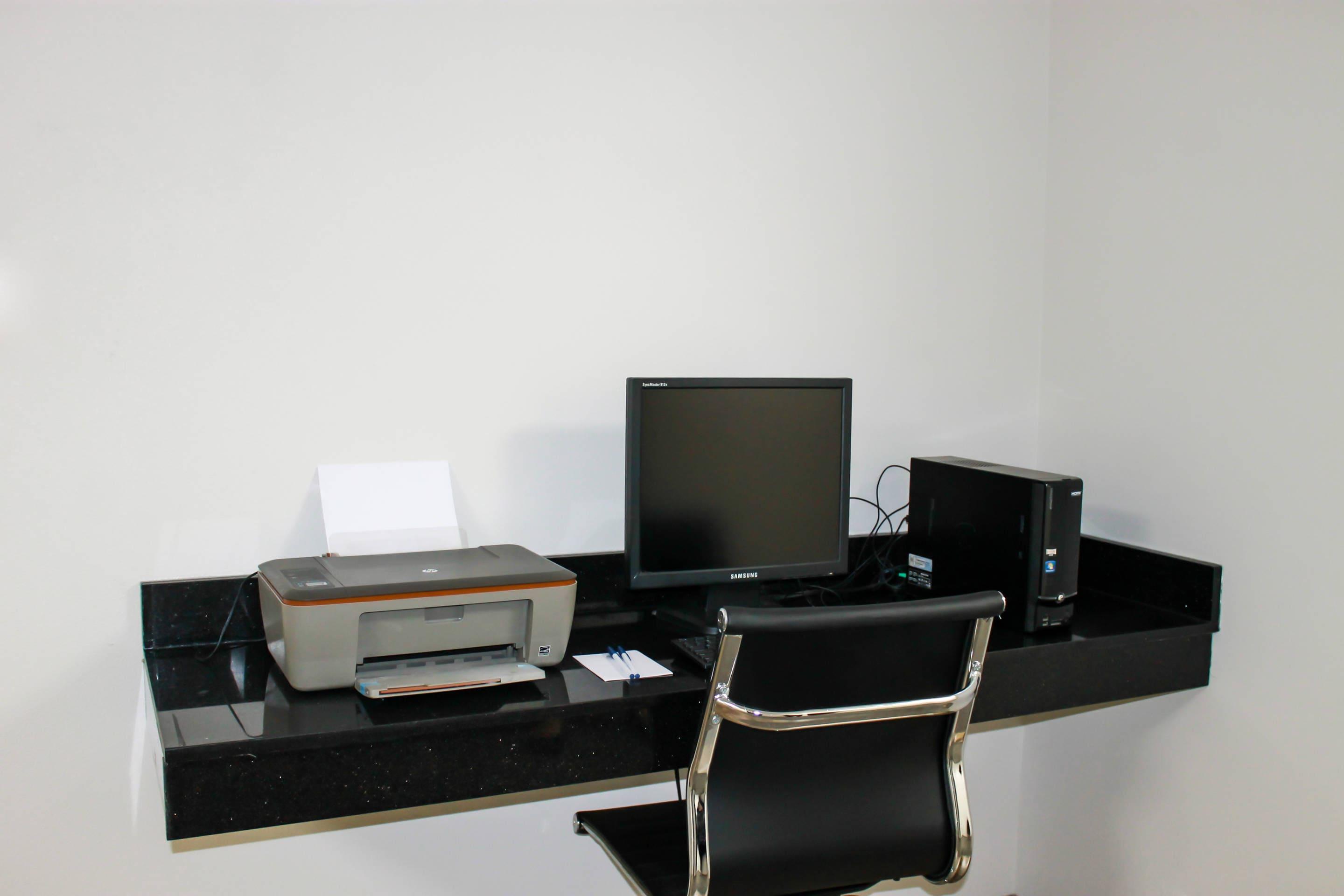 Computer in the lobby | Clarion Pointe Bettendorf - Quad Cities
