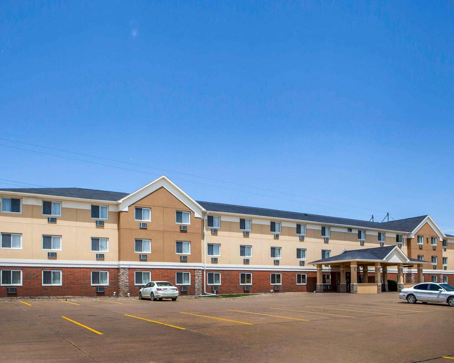 Quality Inn & Suites Davenport, IA See Discounts