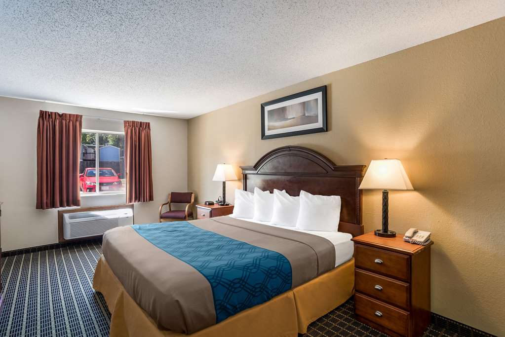 RODEWAY INN-guestroom-Guest Room,On-Site.jpg