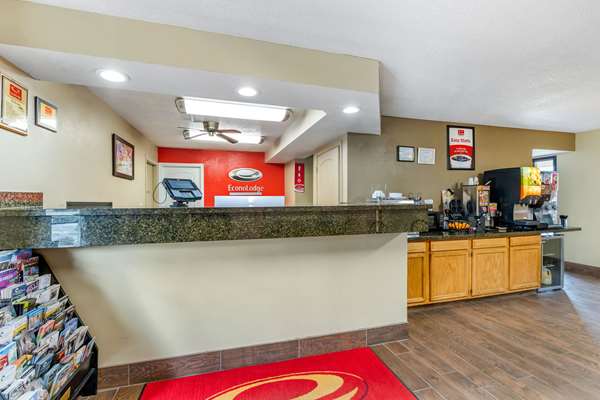  - Econo Lodge Urbandale - I-35 & I-80, Exit 126
