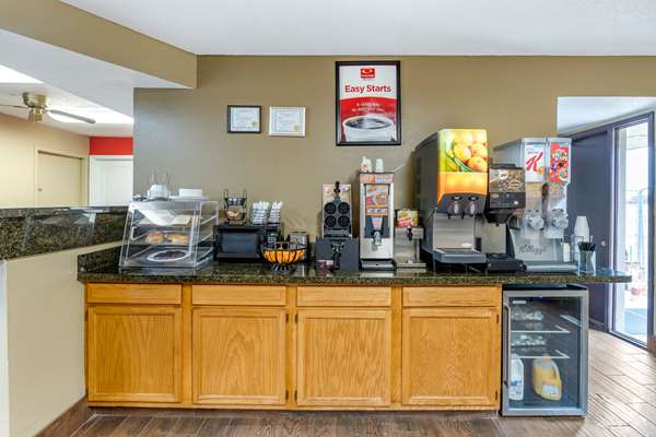 Amenities - Econo Lodge Urbandale - I-35 & I-80, Exit 126