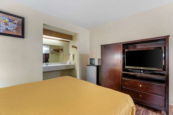  - Econo Lodge Urbandale - I-35 & I-80, Exit 126