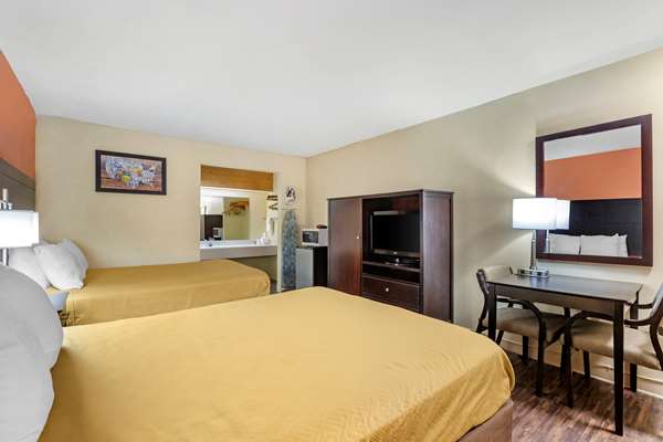  - Econo Lodge Urbandale - I-35 & I-80, Exit 126