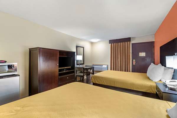  - Econo Lodge Urbandale - I-35 & I-80, Exit 126