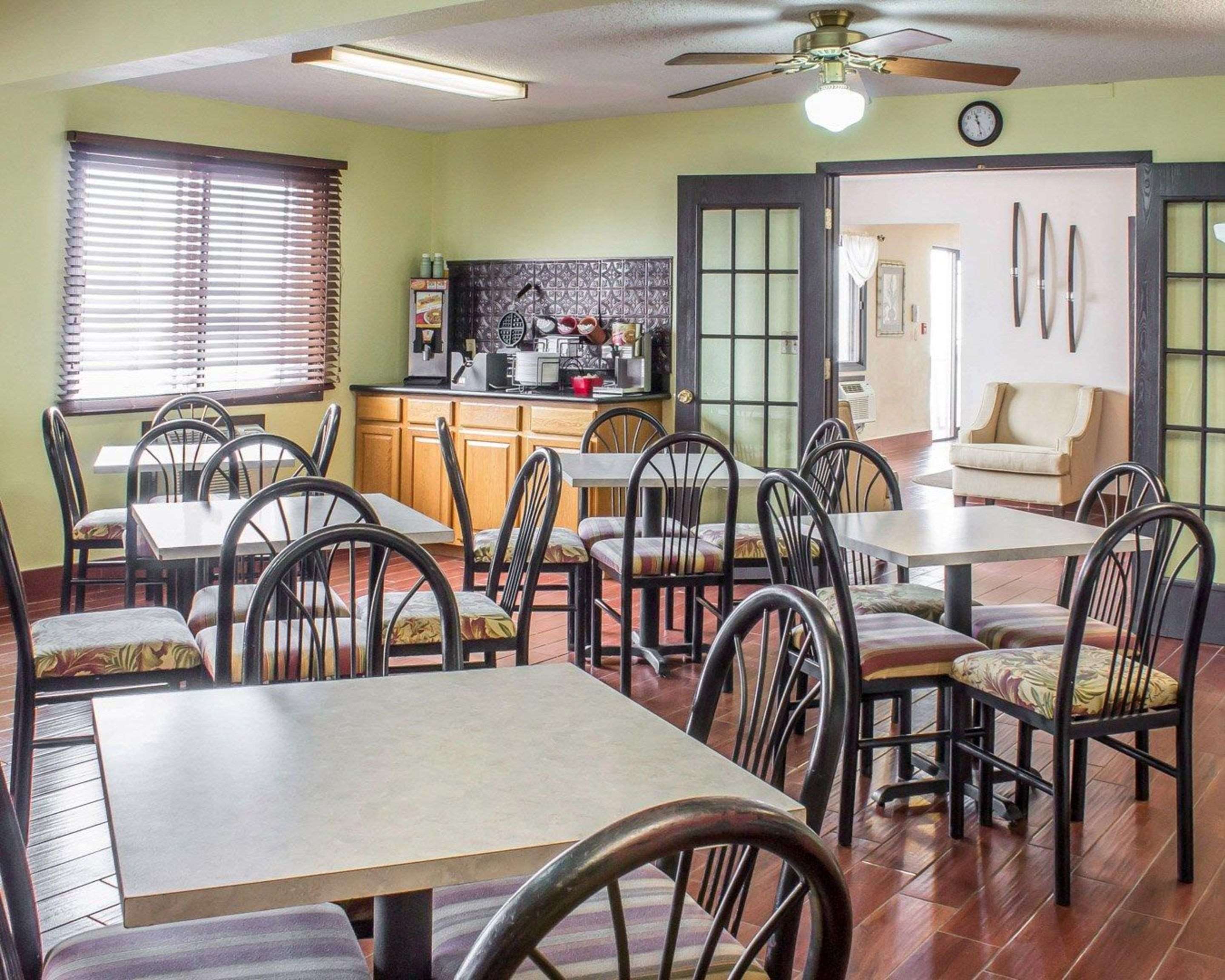 Breakfast room