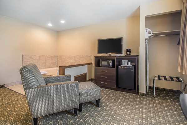 Suite - Quality Inn & Suites Decorah