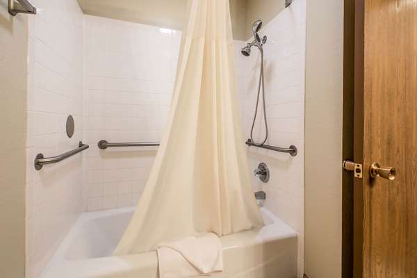  - Quality Inn & Suites Decorah