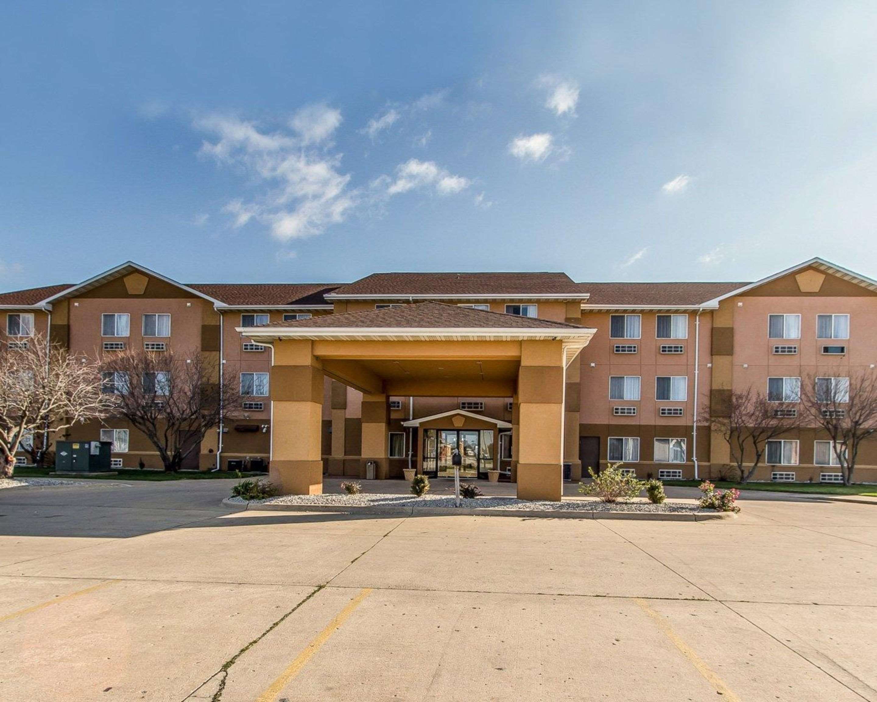 Hotel entrance | Quality Inn & Suites