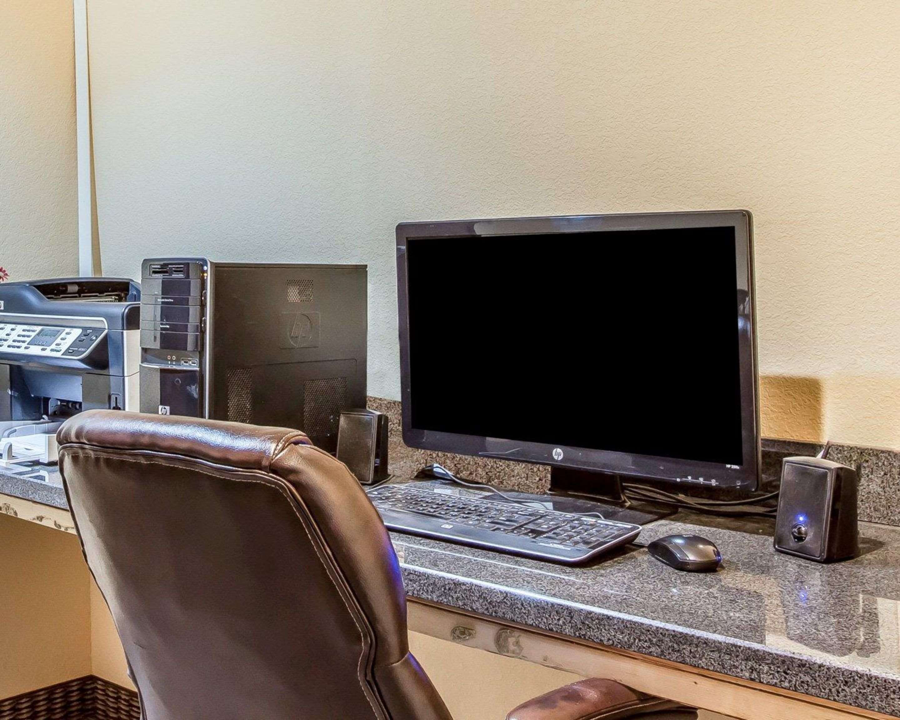 Business center | Quality Inn & Suites