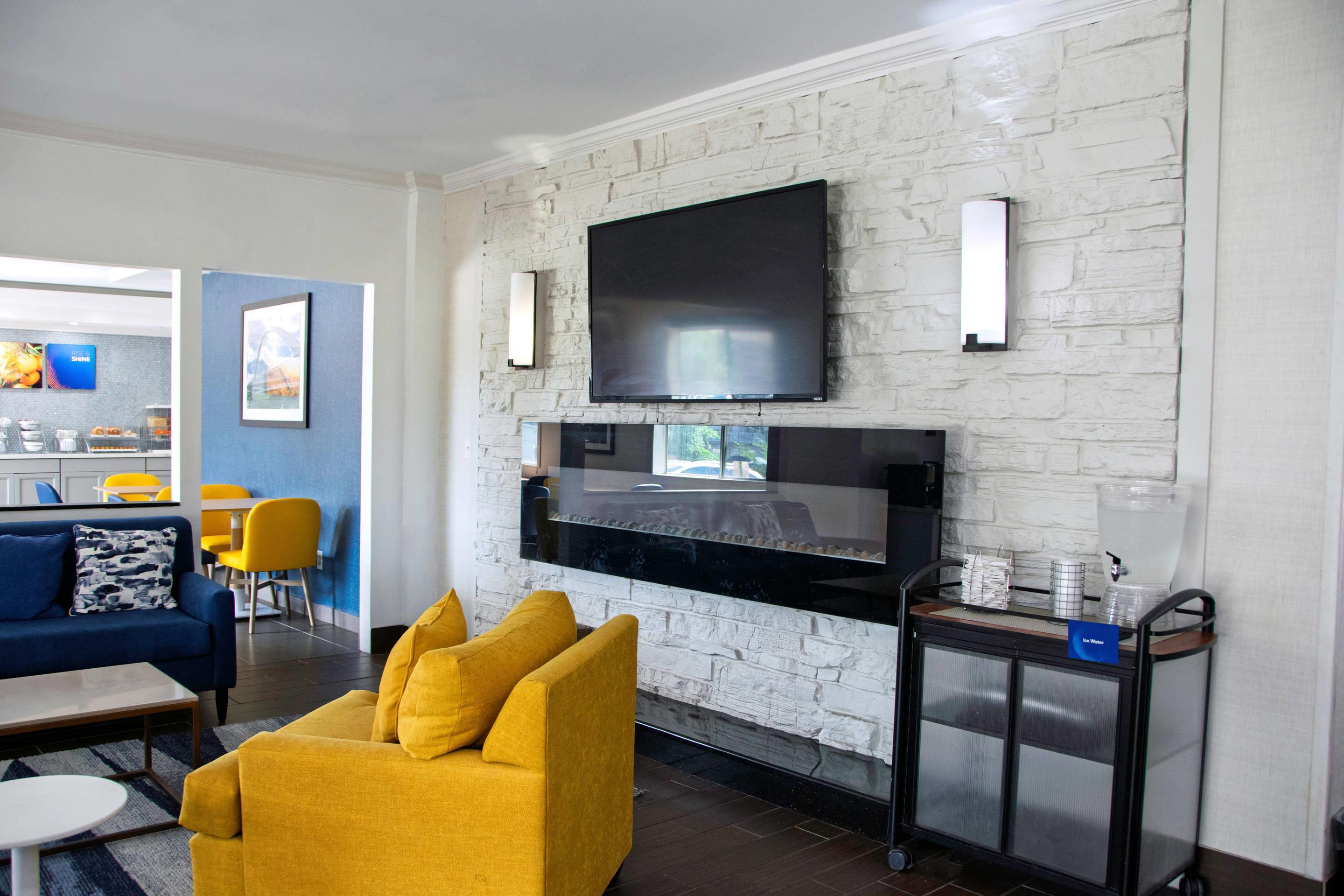 Hotel lobby | Comfort Inn & Suites Coralville - Iowa City near Iowa River Landing