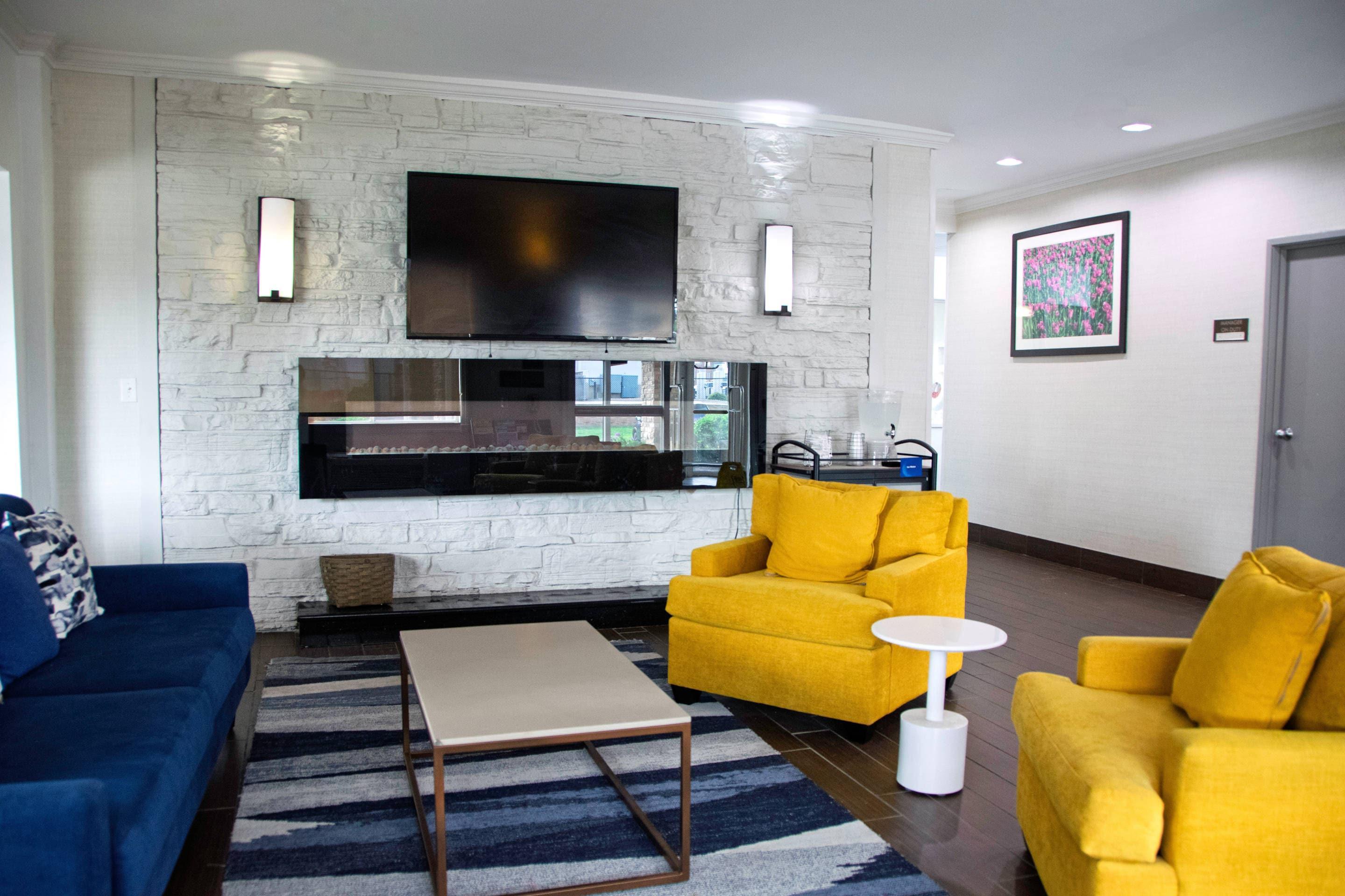 Hotel lobby | Comfort Inn & Suites Coralville - Iowa City near Iowa River Landing