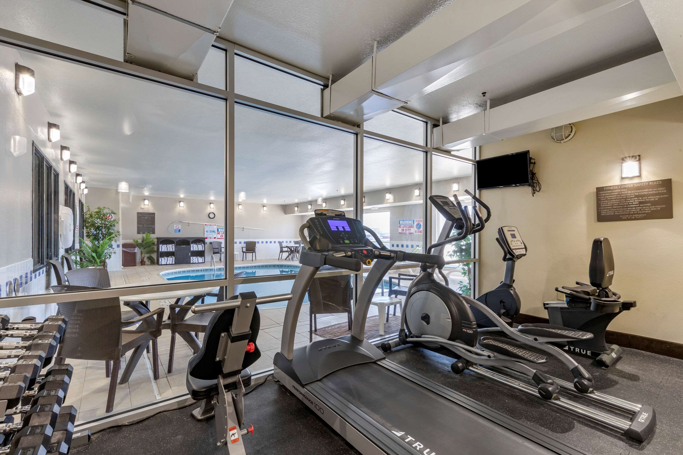 Fitness center | Comfort Inn & Suites Waterloo - Cedar Falls