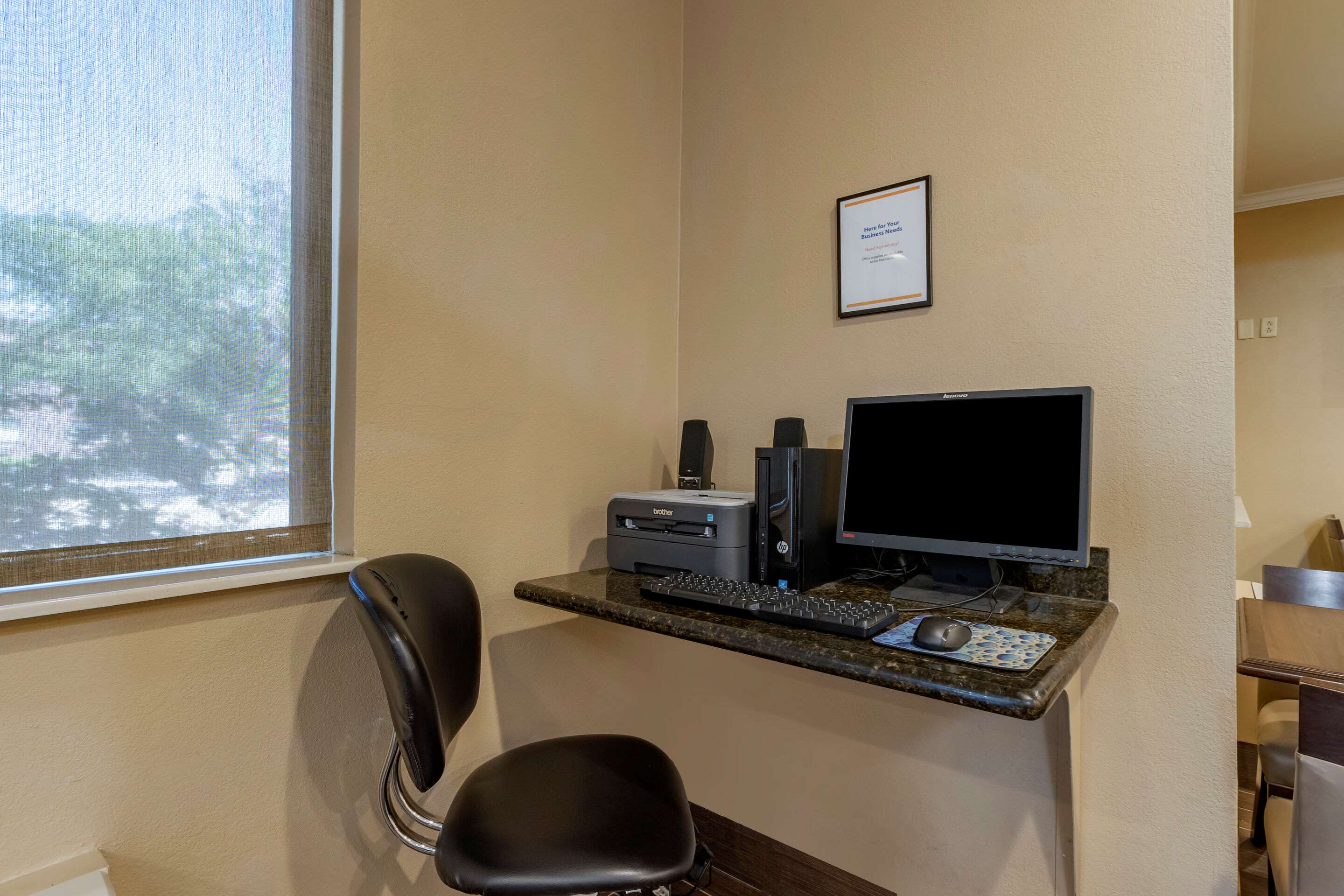 Computer in the lobby | Comfort Inn & Suites Waterloo - Cedar Falls