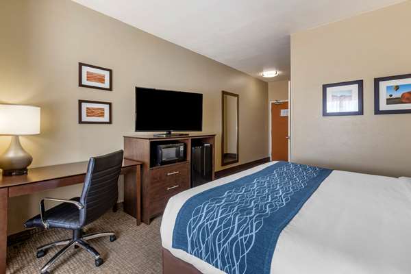  - Comfort Inn & Suites Waterloo