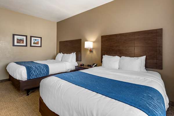 - Comfort Inn & Suites Waterloo