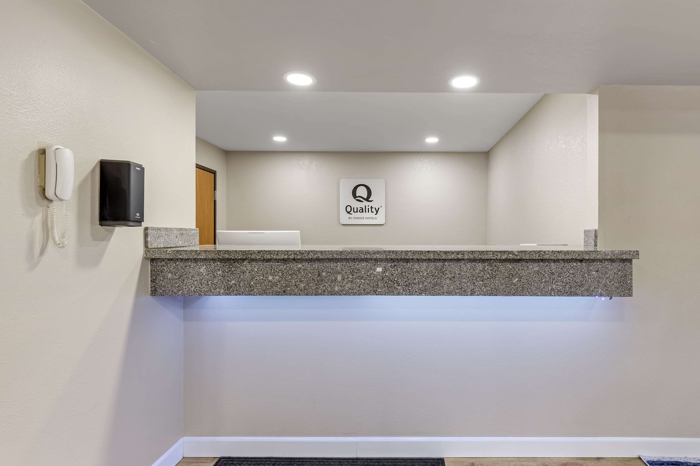 Lobby | Quality Inn Indianola